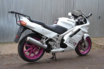 Honda VFR 750 RC36 - 13