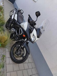 Suzuki DL650A V-Strom - 13