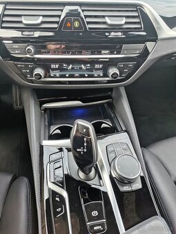 BMW rad 5 Touring 530d mHEV xDrive Odpocet DPH - 13