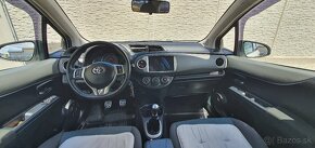 Toyota yaris 1.3 biela - 13