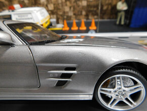 model auta Mercedes  SLS AMG / SL 500 1:18 - 13