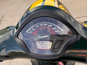 2022 PIAGGIO VESPA 300 GTS HPE RACING SIXTIES 3000 km - 13