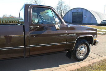 1984 GMC Sierra 2500 - vynikající původní stav - 13