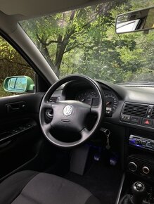 Volkswagen Golf IV. 1.6 16V - 13