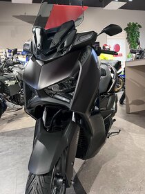 Yamaha Xmax 125 Tech Max DARK Magma a aj čierny - 13