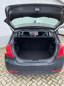 Kia ceed hatchback 1.6 CRDi - 13