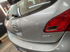 Opel Astra 1,7CDTI, rok 2011 - 13