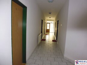 SABINOVSKÁ: Dve kancelárie + balkón, výmera cca 40 m2,1.posc - 13