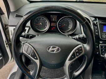 Hyundai i30 1.4, M6, benzín, senzory, výhrevy sedačiek - 13