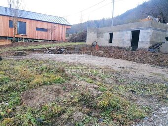 NA PREDAJ POZEMOK NA STAVBU DOMU V ILIAVKE S VÝMEROU 700 M2. - 13