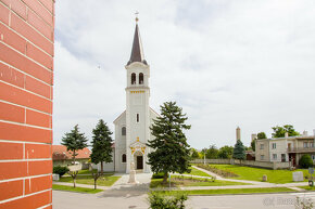 Dvojdom s rozľahlým pozemkom v centre obce Zlaté Klasy - 13