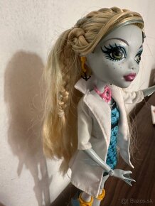 Lagoona Science lab monster high - 13