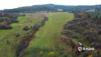 RADO | Obrovský slnečný pozemok v malebnom prostredí obce Zu - 13