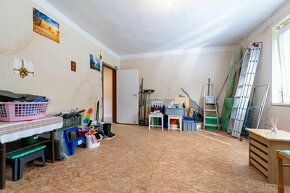 NA PREDAJ RODINNÝ DOM V OBCI KYSAK | POZEMOK 320m² - 13