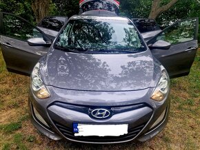 Hyundai i30 hatchback 1.4 diesel 66kw 2013 2014 šedá metalíz - 13