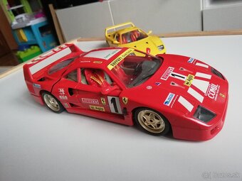 1:18 FERRARI F40  +F40 1:24 - 13