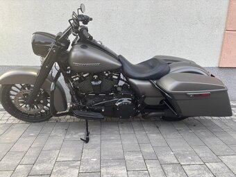 Harley Davidson Road king špeciál - 13