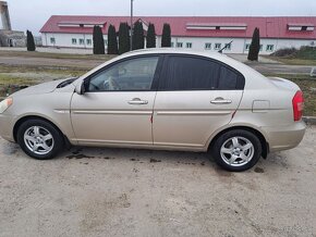 Hyundai Accent - 13