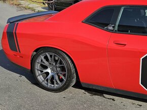 Dodge challenger 6.4hemi RT r.v.2015 - 13