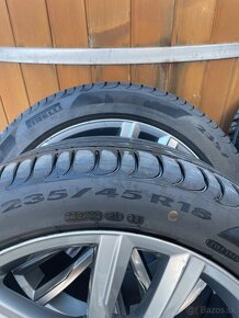 Predám letné pneu značky Pirelli  235/45 R18 + Alu disky WV - 13