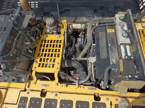 KOMATSU PC 240 LC-11 - 13