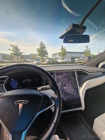 Tesla model X75D - 13