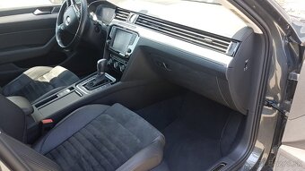 Volkswagen Passat Variant 2.0 TDI Highline BlueMotion - 13