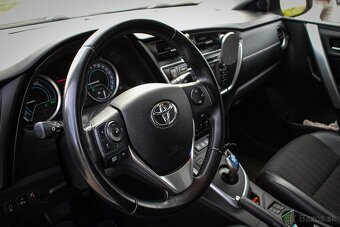 Toyota Auris Hybrid (elektro + benzín) - 13