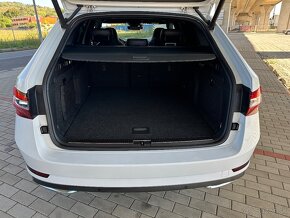 Škoda Superb combi sportline 2.0tdi 140kw 4x4 - 13