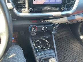 KIA Stonic 1.0 T-GDI GOLD - 13