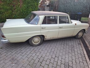 Mercedes-Benz W110 190 D Ds Flosse - 13