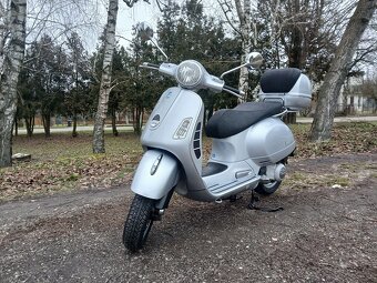 Piaggio Vespa GTS 250 - 13