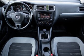 Volkswagen Jetta 2.0 TDI Highline - 13