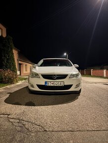 Na predaj astra 2010 - 13