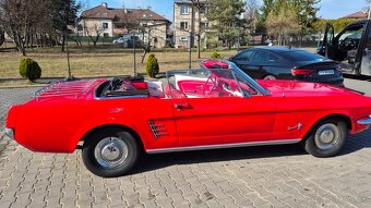 vidieť ako nové Ford Mustang cabrio - 13