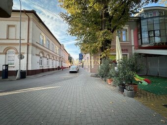 PRENÁJOM Podnikateľský priestor/ kancelária priamo v centre - 13