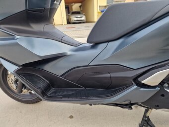 Honda PCX 125 – 1431 km – šedá kráska hľadá nového majiteľa. - 13