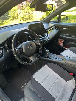 Toyota CH-R 1.8 hybrid 07.2017 - 13