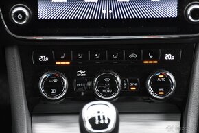 Škoda Superb 1.5 TSI BENZÍN LIVE VIRTUAL SR 2020 DPH - 13