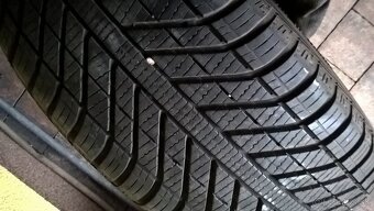 ZIMNÉ 205/50 R17 4ks CONTINENTAL 5-6mm a 2 ks GOODYEAR 6-7mm - 13