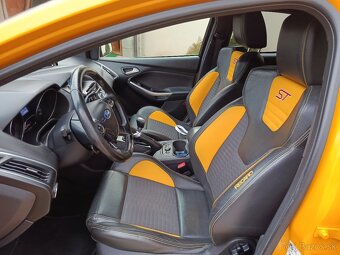 FORD FOCUS ST 2.0i - 13