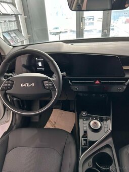 KIA Niro HEV 1,6 GDi GOLD TECH, Lak Tengerine (MY24) - 13