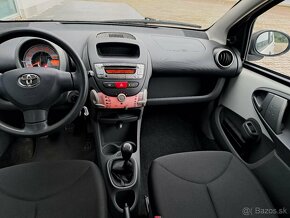 Toyota Aygo 1.0i , naj.100tis.km, rok 2011 - 13
