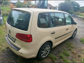 Volkswagen Touran 2.0 TDI 7 míst DSG r.v. 2014 - 13