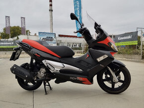 Aprilia SR 300 Max - 13