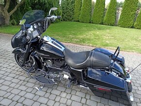 Harley Davidson FLHX Street Glide - 13