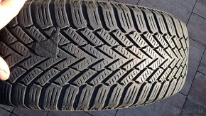 4 ks ZIMNÉ 195/65 R15 95T a 91T cca 5-6 mm od 15,-€/kus - 13