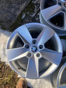 Škoda originálne ALU disky 5x112 + letné pneu 205/55 R16 - 13