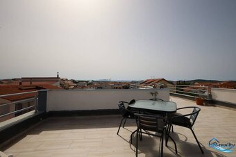 ☀Vodice(HR)-Kompletne zariadený apartmán so strešnou terasou - 14