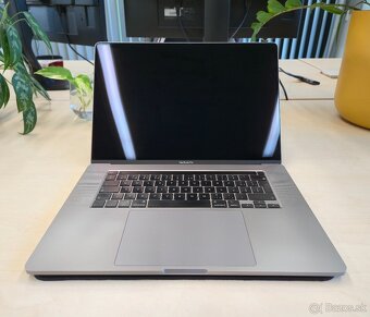 P: MacBook Pro 16" SK Space Gray - 16GB, 1TB, 5500M, 900e - 14